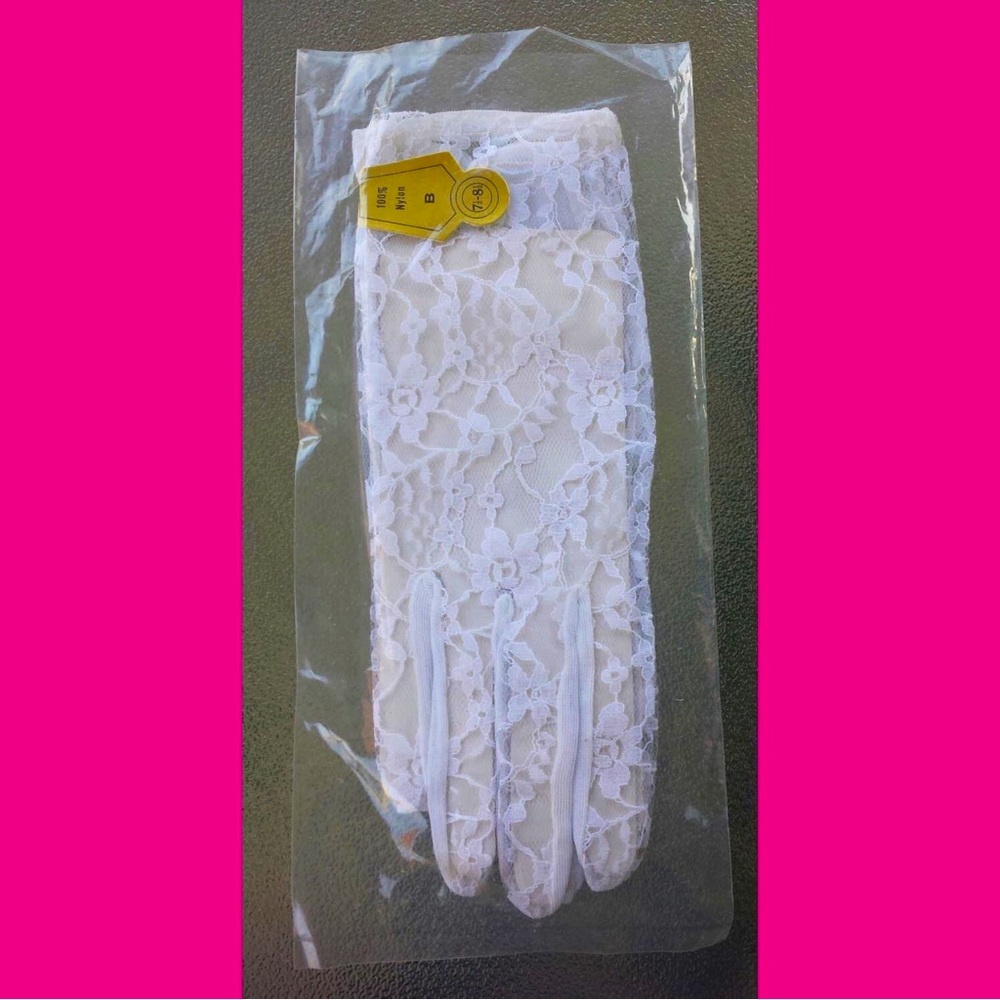 Vintage MOD 60s 70s Ladies Glamorous White Sheer Chantilly Lace Nylon Gloves NIP - Picture 3 of 6
